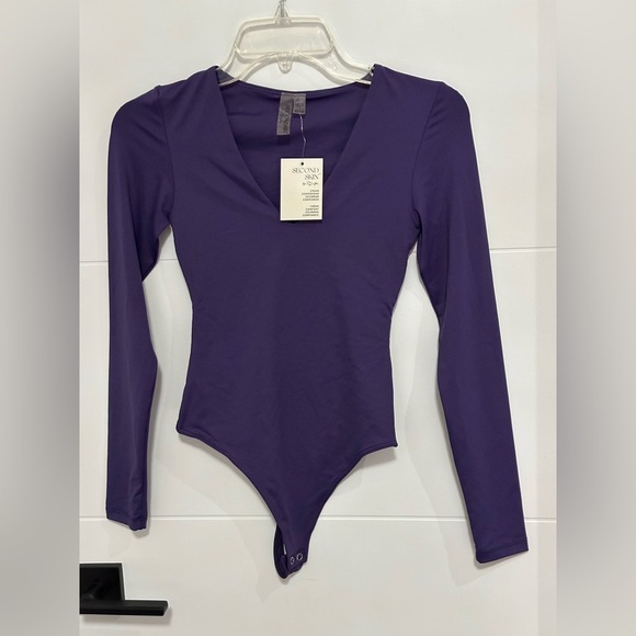 ✨NWT✨Second Skin: Women’s V-neck Bodysuit- Size XS - Picture 2 of 9